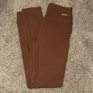 Whitney Simmons brown gymshark leggings